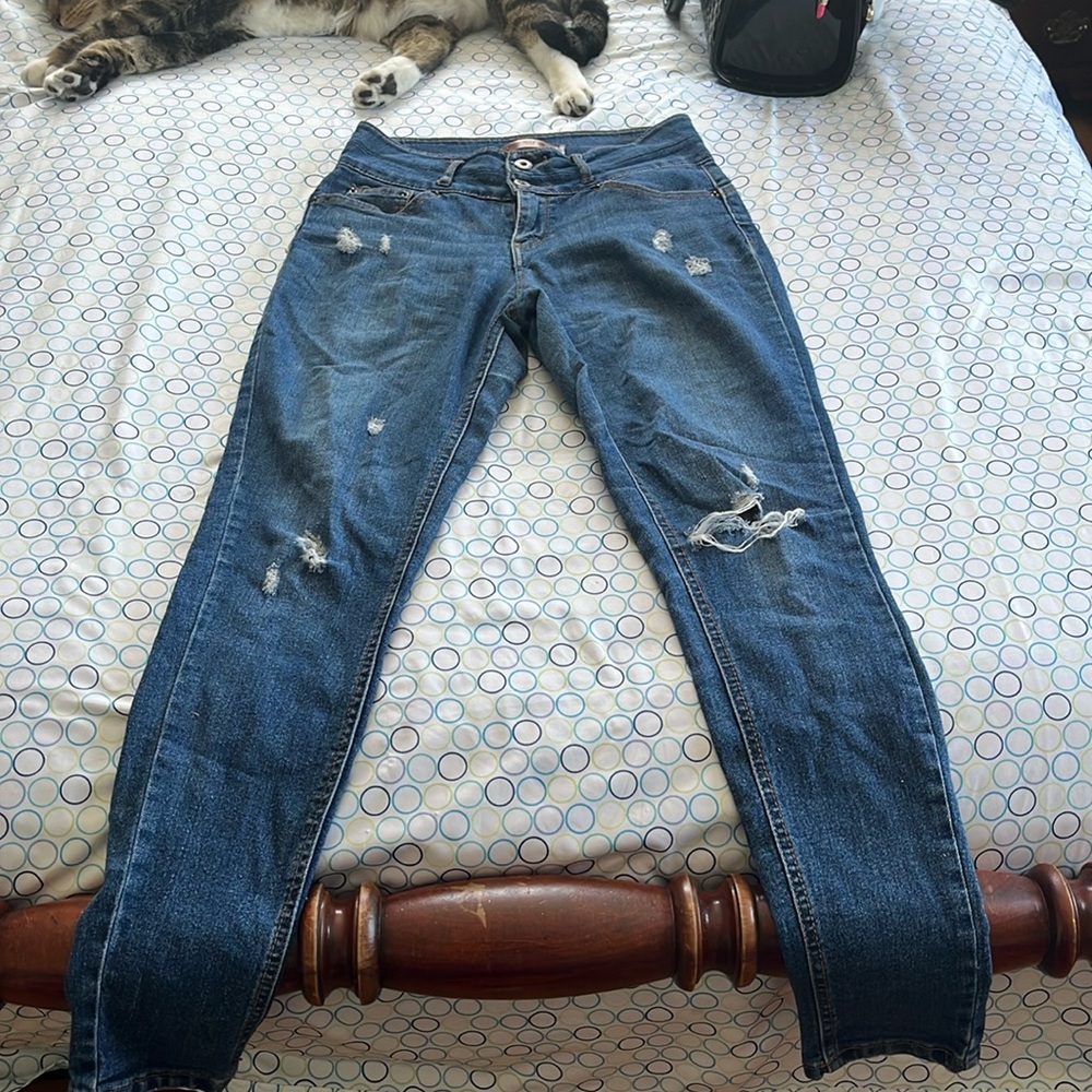 High way Jean, it fits really nice. It gives you shape.